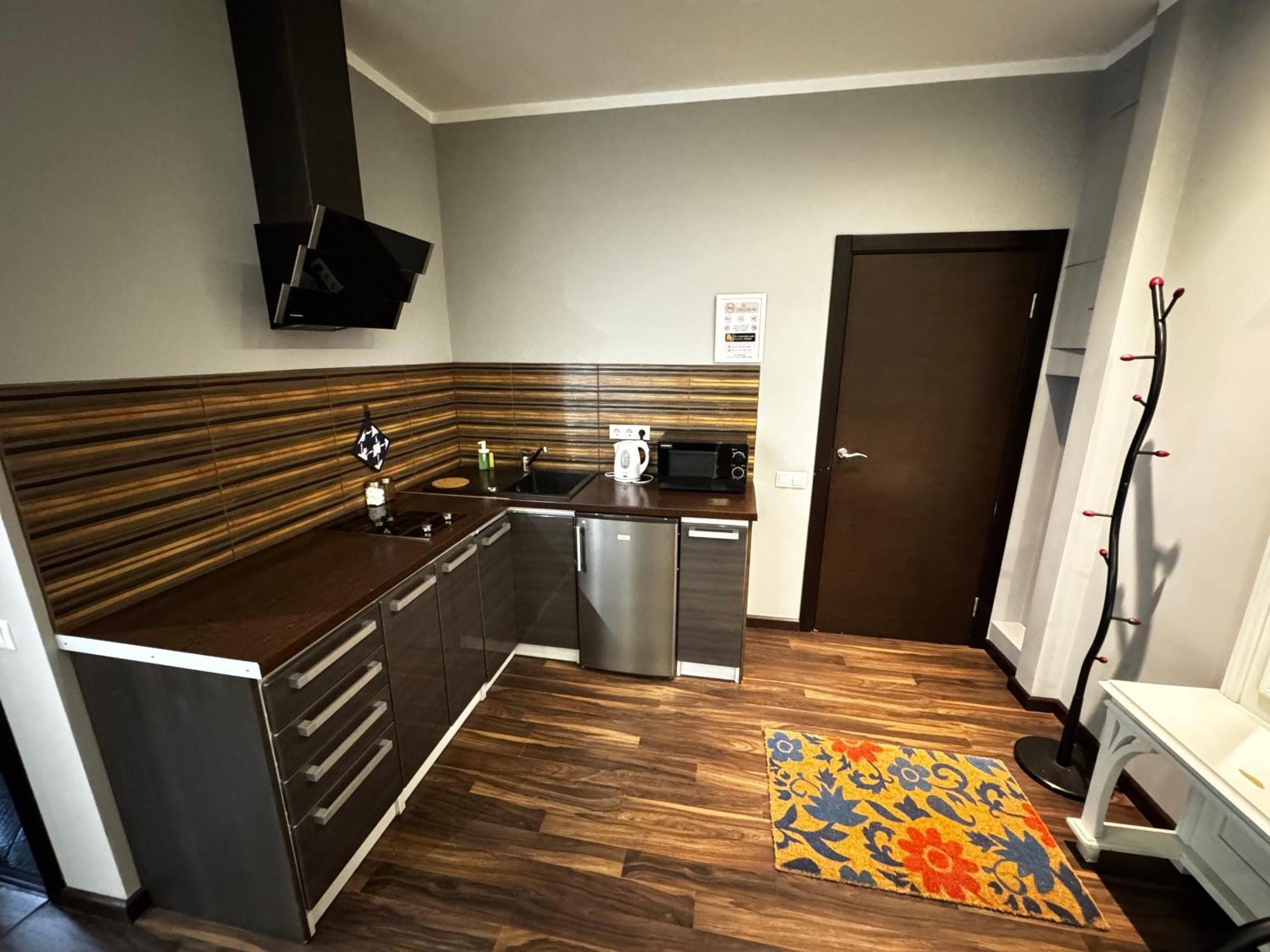 ApartHotel Riga Exterior foto A typical kitchen in a typical apartment